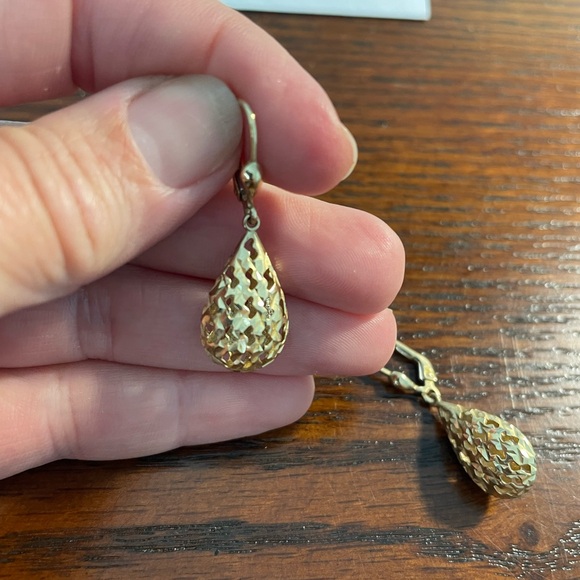 14k Yellow Gold Tear Drop Filagree Drop Earrings - Picture 5 of 9